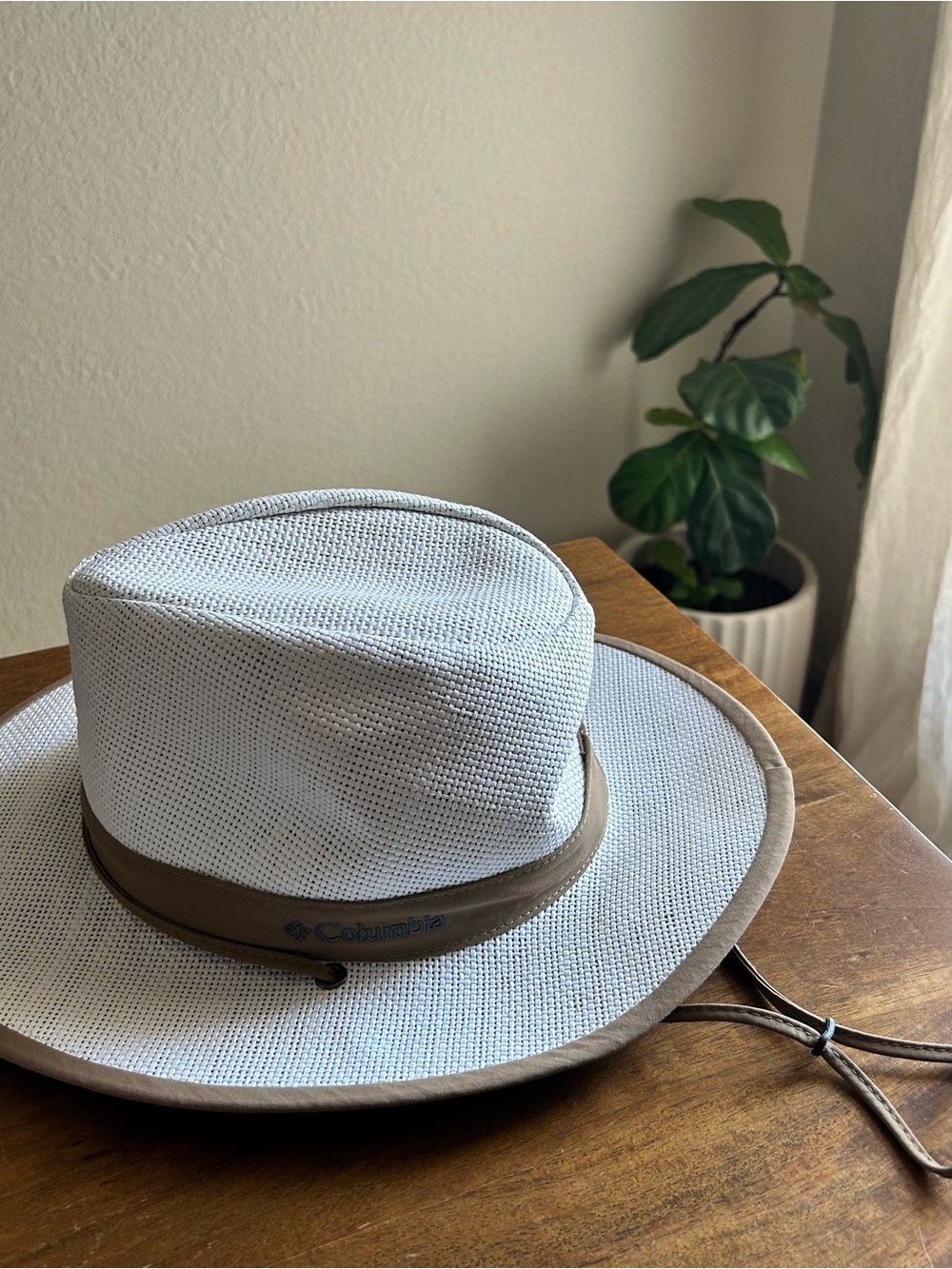 Columbia Women’s White/Tan Outdoor Sun Hat